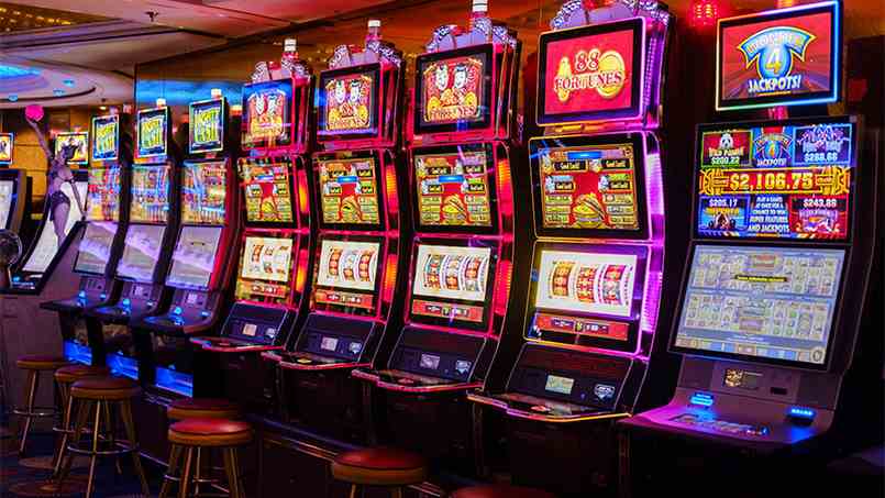 Tại các sòng casino, máy chơi slot game là gì? 